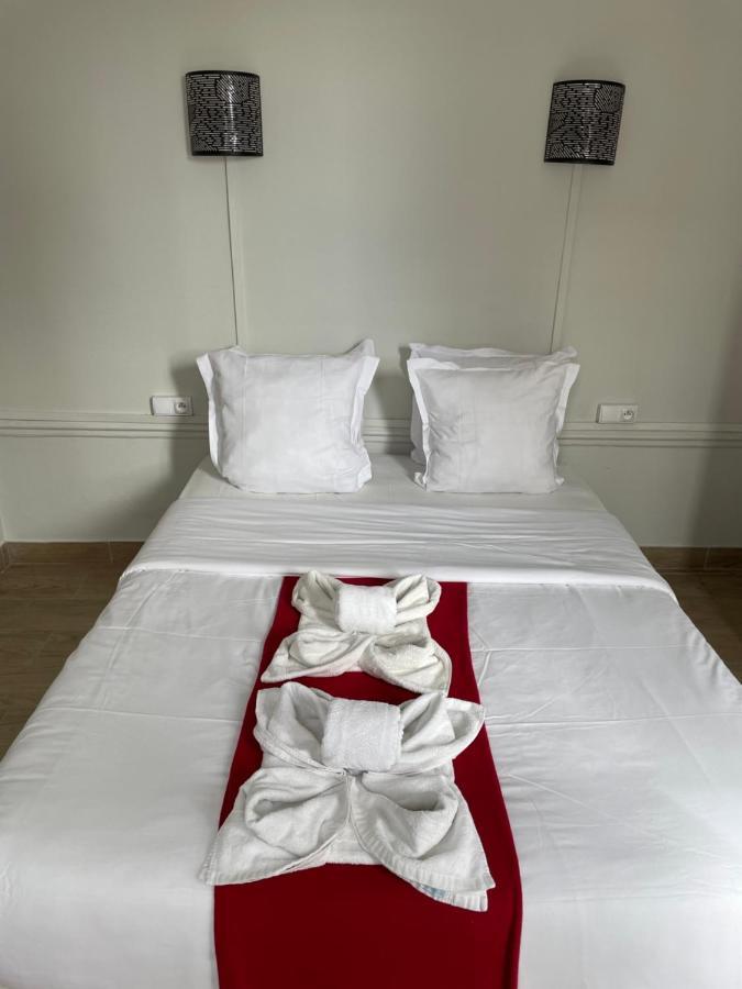 Hotel Central Saint-Denis  Luaran gambar