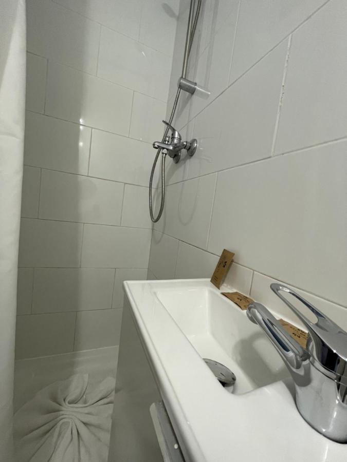Hotel Central Saint-Denis  Luaran gambar