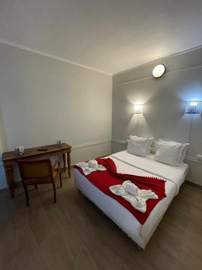 Hotel Central Saint-Denis  Luaran gambar