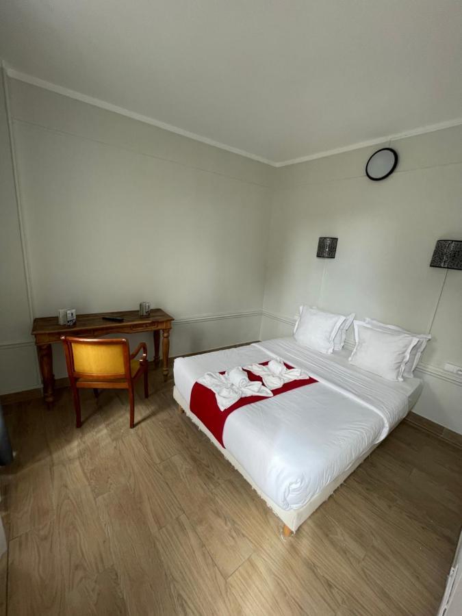 Hotel Central Saint-Denis  Luaran gambar